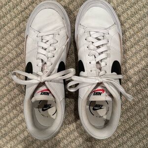 NIKE PLATFORM COMFORT SOLE (EUC)